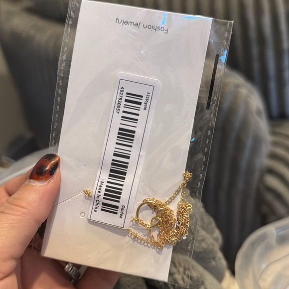 NWT gold circle pendant necklace - Picture 4 of 4